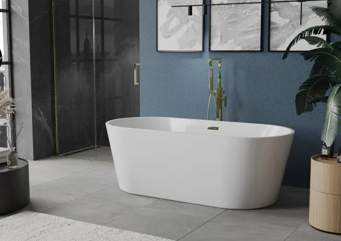 nowoczesna łazienka z granatową ścianą